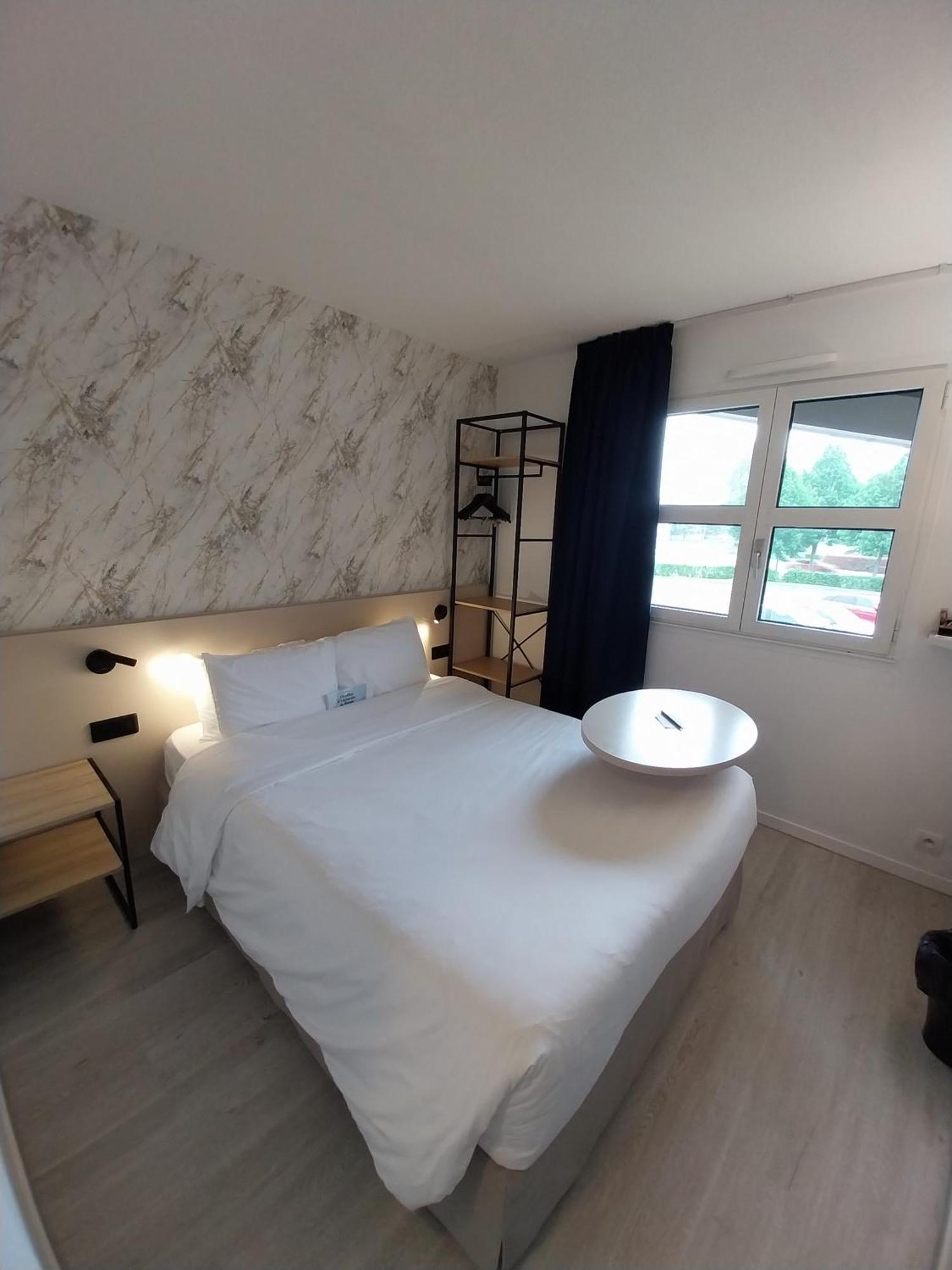 Kyriad Hotel Ла-Флеш Екстер'єр фото