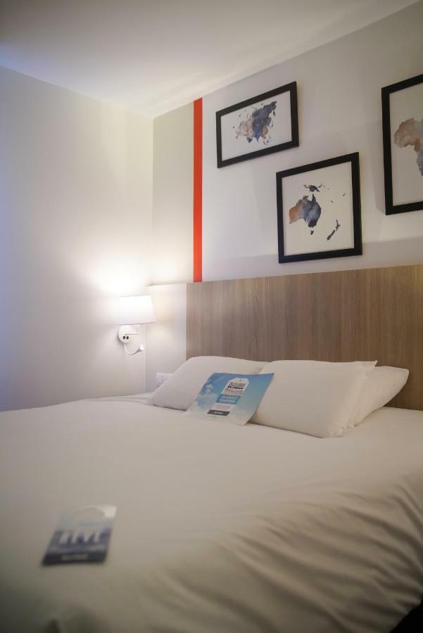 Kyriad Hotel Ла-Флеш Екстер'єр фото